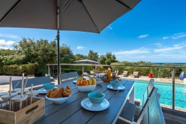 Piscine et jardin