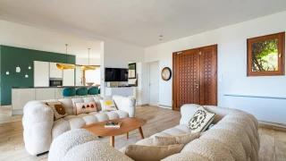 Wohnzimmer, Esszimmer und Küche